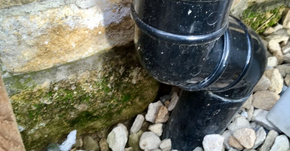 djvrs's tweet photo. @bovishomes Let's hope it doesn't look like mine after a few months with algae growing on the brickwork. @bovishomes deny there is an issue but my surveyor disagrees as there is damp inside too! https://t.co/yBKxhQqdTL