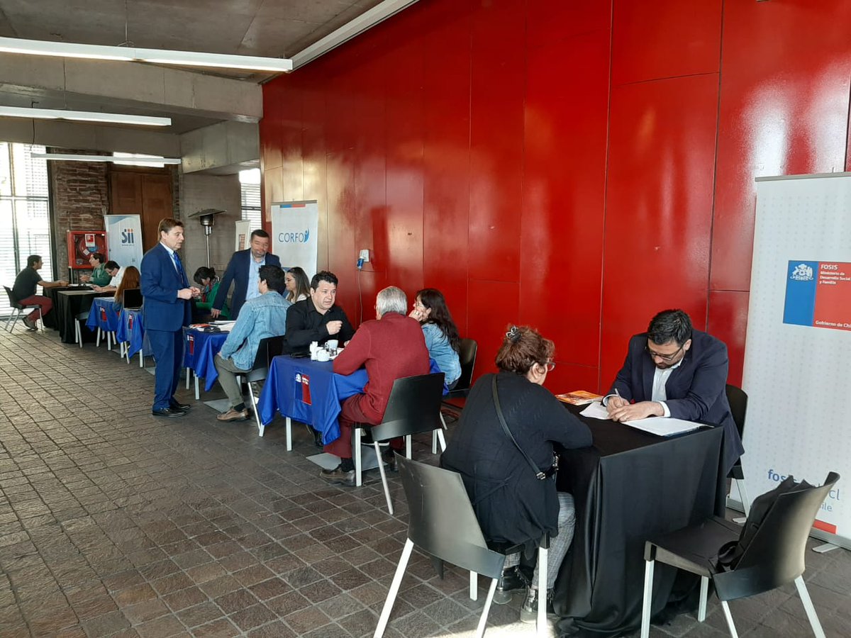 FOSIS_Valpo's tweet photo. FOSIS participa de "Arriba Mipyme" que se realiza en DUOC Valparaíso. La actividad busca orientar a emprendedores afectados por acontecimientos ocurridos en la zona, mediante asistencia técnica de servicios como @corfovalparaiso @SeremiEconomiaV @sercotec_valpo @SII_Chile https://t.co/tkyIJqnaYe