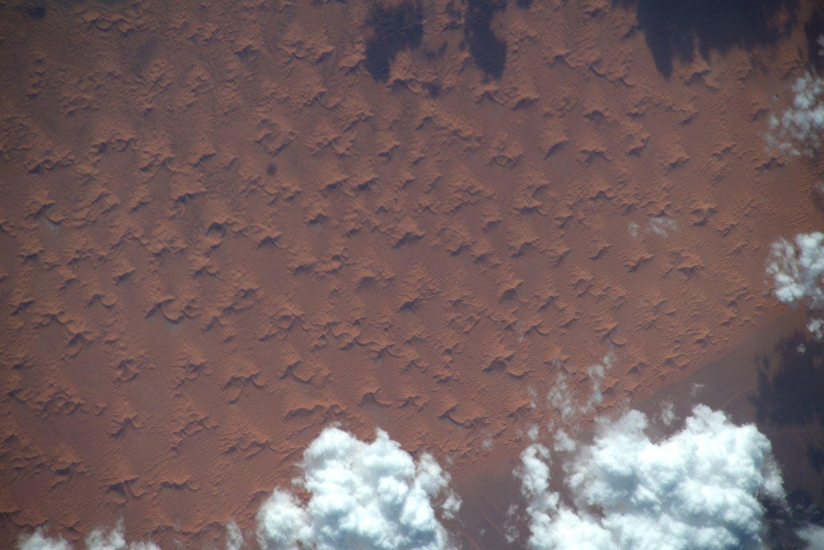 astro_luca's tweet photo. La pelle della Terra – Africa: come giganteschi fossili di stelle marine.

The skin of Earth – Africa: like gigantic fossils of sea stars. #MissionBeyond https://t.co/xq90CwaG2Q