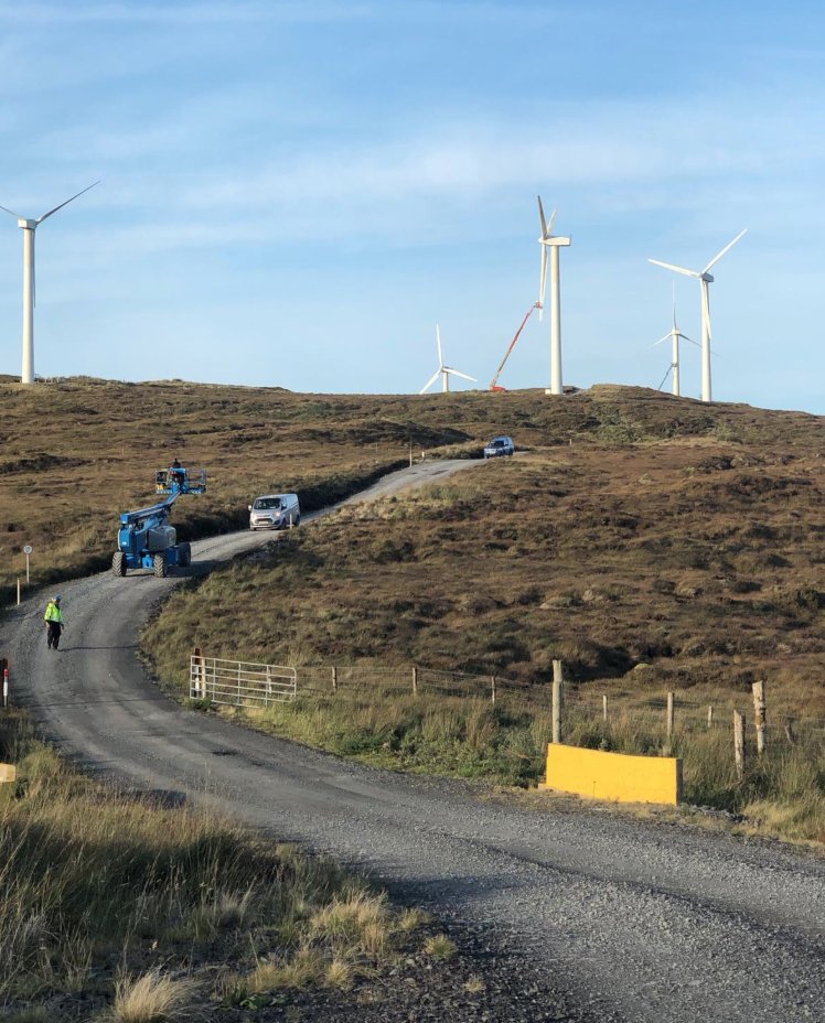 RenewableAdvice's tweet photo. On this #windfarm, it has 25 #turbines generating up to 15 megawatts of #renewablepower!

#windfarm #windturbine #windenergy #windpower https://t.co/ygxMLdl3cH