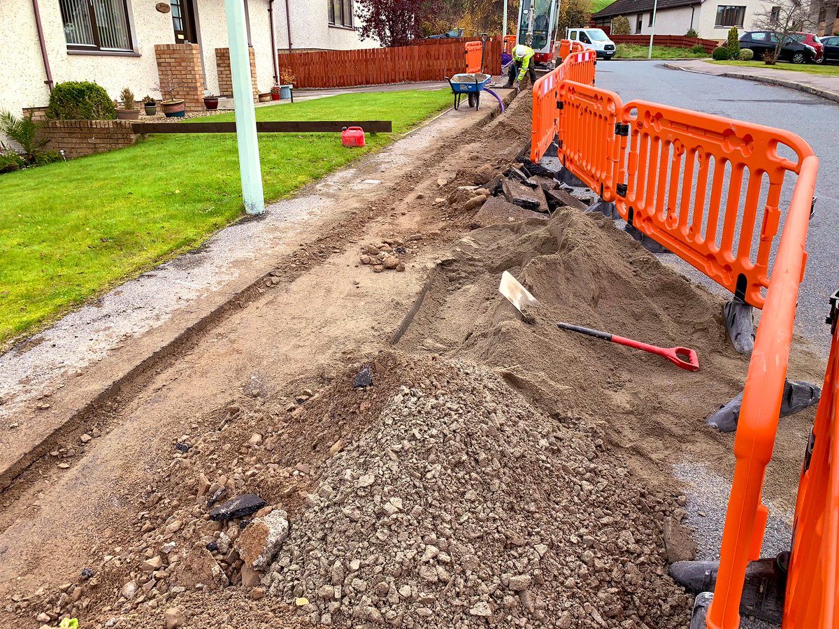 DuncanForYou's tweet photo. Homes in the Towerhill Avenue &amp; Cradlehall Gardens area of Cradlehall &amp; Westhill, Inverness are having new fibre optic WiFi cables installed along the pavements. Highland Council have a manager on-site to monitor the groundworks. Challenges include cold weather &amp; forecast of snow https://t.co/VzGOFYima9