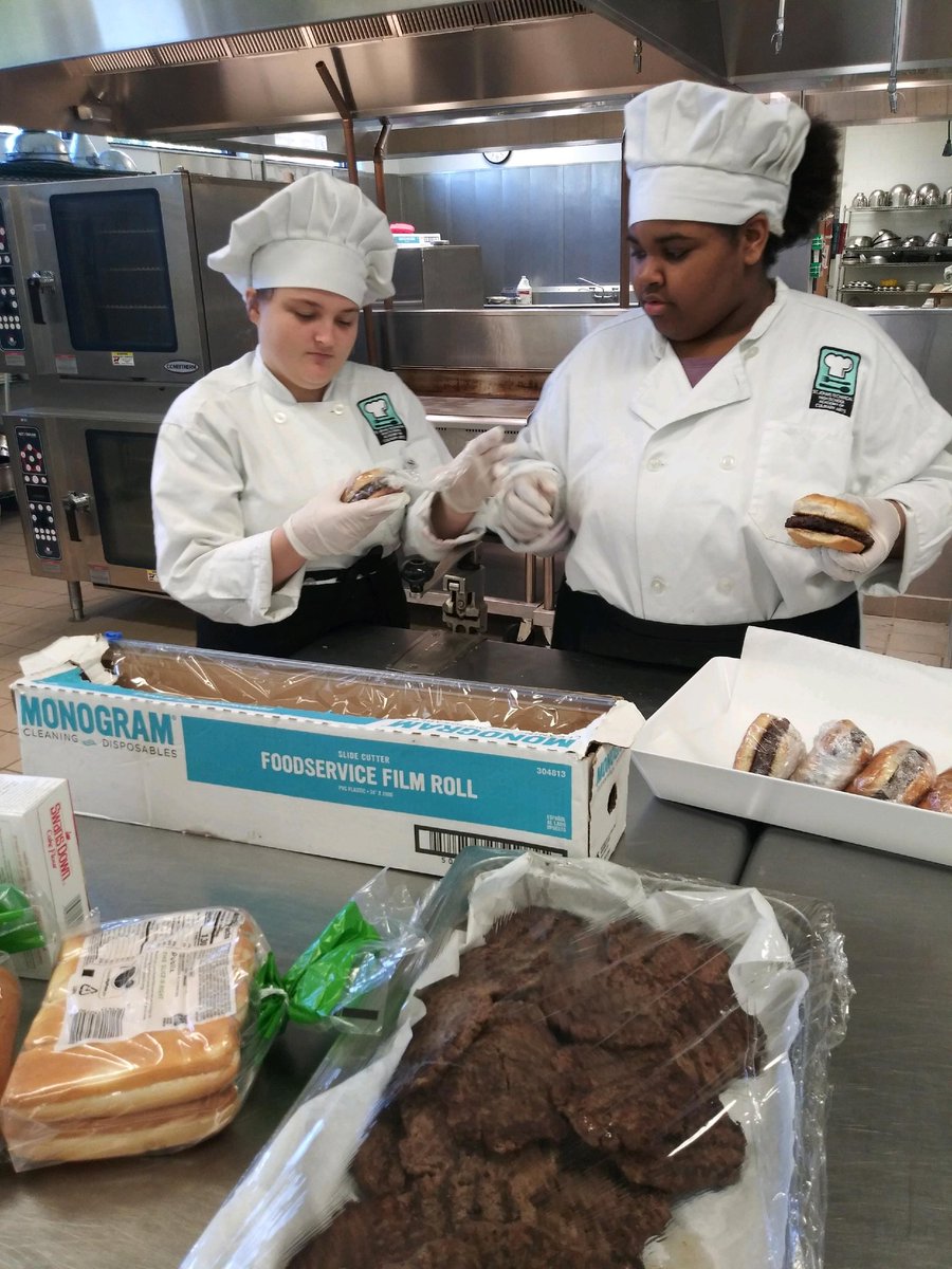 SjthsC's tweet photo. It's been a busy month for the Academy of Culinary Arts! Catering community and school events...retirement farewell luncheon, Silent Auction Open House, and dinner for PMHS football team. @ctesjcsd https://t.co/0MNNUitEz5