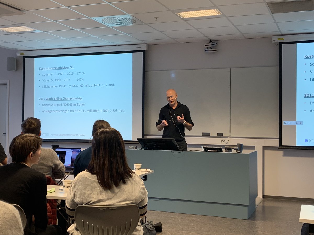 Professor_Stig's tweet photo. Spennende seminar i dag: Idrettens Økonomiske skyggeside på @NTNU Handelshøgskolen, med @peterhr @harryarne1 & @RasmusKStorm👍#skatteparadiser i internasjonal fotball #økonomiske utfordringer ved store idrettsarrangementer #effekter av store idrettsarrangementer https://t.co/suCojHbwoE