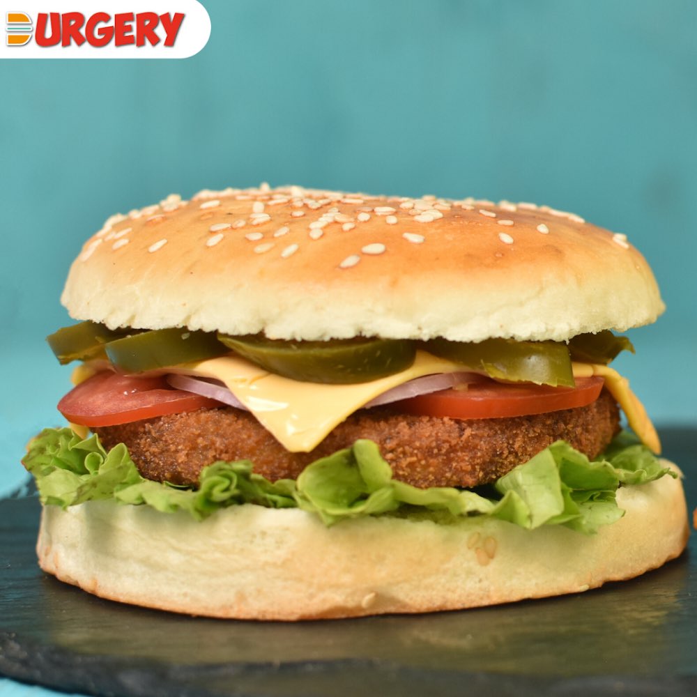 Burgery_in's tweet photo. Burger le lo burger📯📣🍔
#burgery #videshibundesifun #theindieburgerproject #burger #burgerpuns #foodpuns https://t.co/5B2I8Jsmpy
