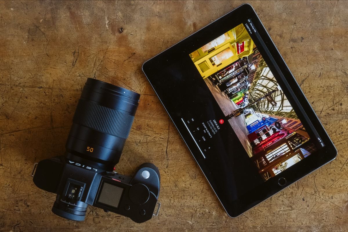 Ffordesphoto's tweet photo. Leica SL2 Announced and available to preorder | 47 megapixels CMOS sensor | 60 frames per second in Cine 4K mode | ISO 50,000 | New Leica Object Detection Autofocus #leicasl2 #leica #sl2 #ffordesphotographic #ffordes #yourchoice - https://t.co/L3VAelPPWq https://t.co/RZNrJNNyhJ