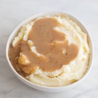 This delicious vegan gravy is super simple, hearty and ready in 15 minutes. Perfect to pour over your vegan mashed potatoes or pretty much everything! simpleveganblog.com/simple-vegan-g… #vegan #glutenfree #thanksgiving #gravy #simpleveganblog