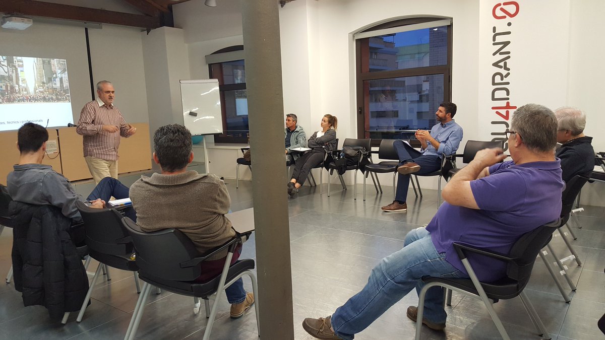Gràcies a la sessió d’ahir amb el professional <a href="/IBustinduy/">Iñaki Bustinduy</a>, vam aprendre un munt de #TècniquesDeComunicació per aconseguir #PresentacionsEfectives. I després, què millor que rebre feedback en directe?

<a href="/ajterrassa/">Ajuntament de Terrassa</a> <a href="/Leitat/">Leitat</a> <a href="/Orbital40/">Val</a> <a href="/euncet/">Euncet</a>
#Terrassa #innovacion #tecnologia #TIC