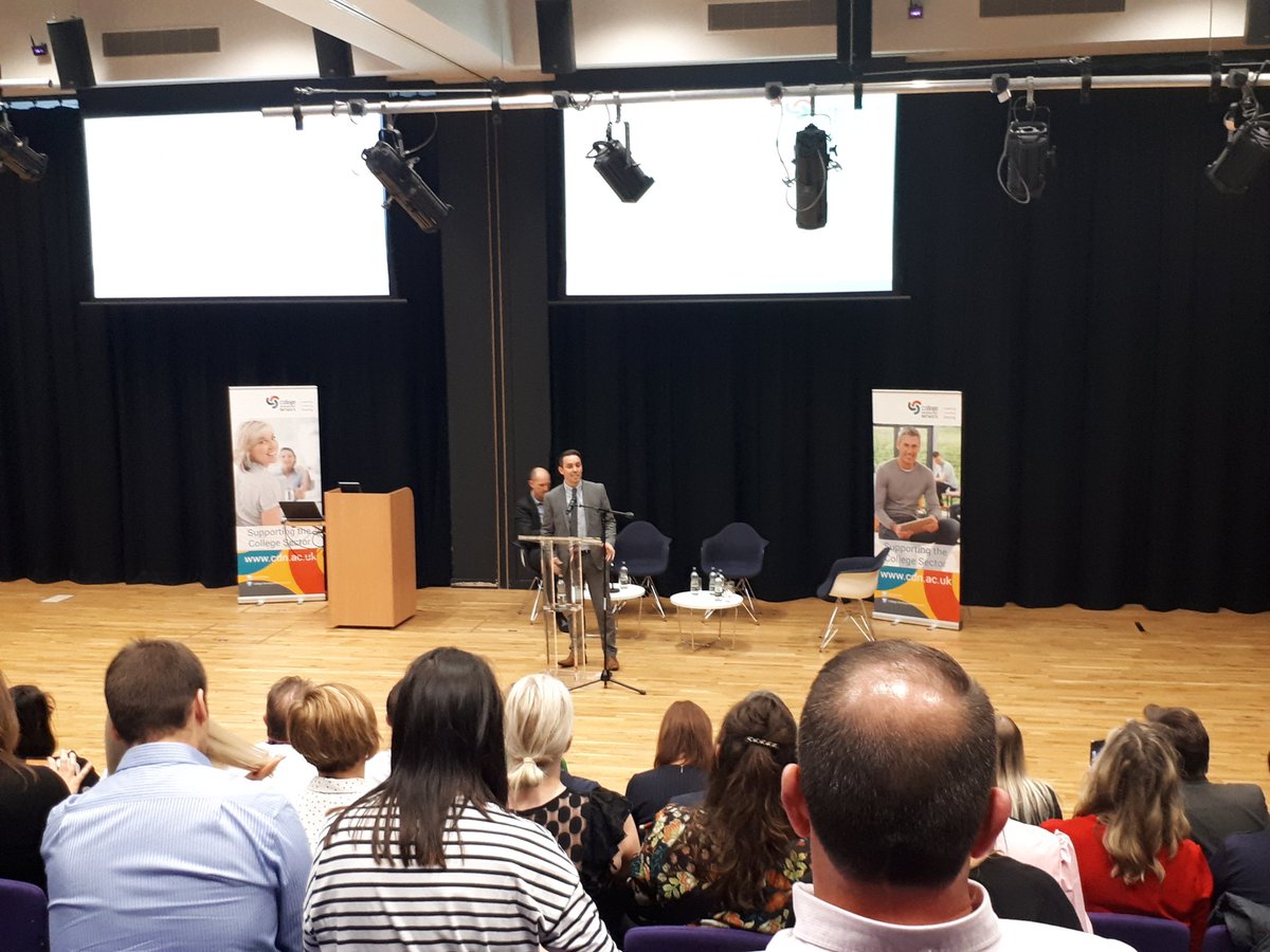 Simon talking about data-led decision making <a href="/dundee_angus/">Dundee&Angus College</a>