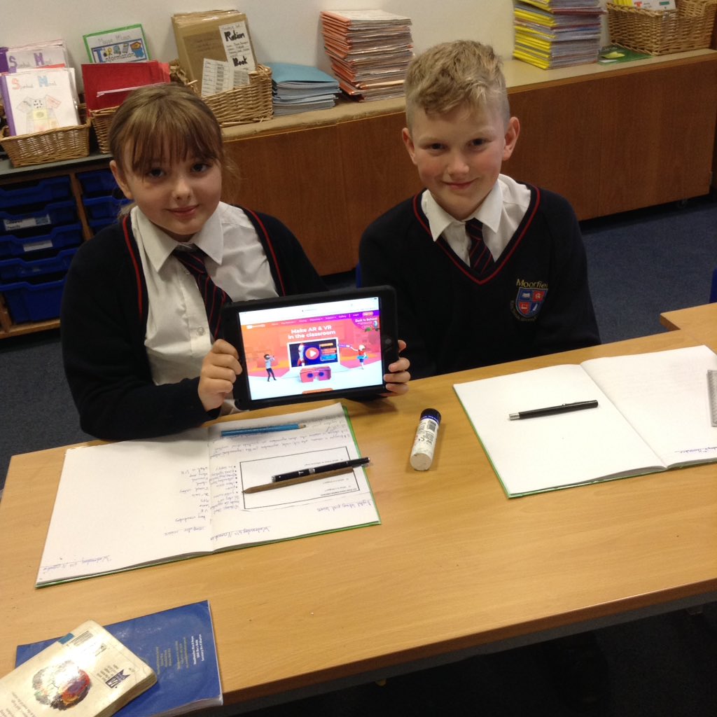 smithmfield's tweet photo. Year 5 are exploring the world of virtual reality #computerscientists https://t.co/7O1IZEicue