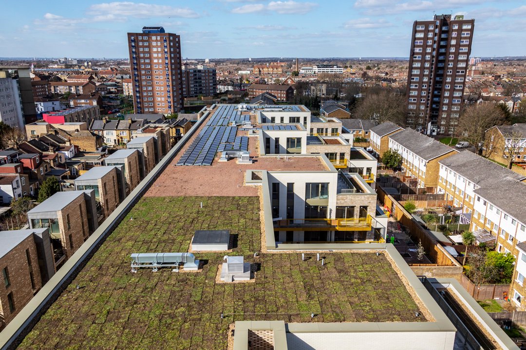 RadmatOfficial's tweet photo. Radmat supplied the #BlueRoofSystem for The Forge residential development, Upton Park. Read challenges faced with achieving attenuation and flow rate requirements on the geographically restricted site: https://t.co/qxDfqTMF5g
@TelfordHomes @RMAArchitects
#PermaQuik #GreeenRoof https://t.co/Q77bKpdqr9