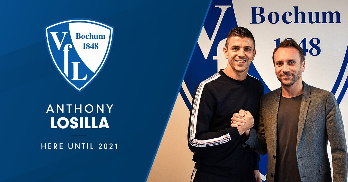 VfLBochum1848EN's tweet photo. Our skipper stays on! ✍️https://t.co/2LZUWdcSKS
"VfL and Bochum are so close to my heart" 💙as are you to ours, Toto!
#meinVfL #Toto2021 #Bochum https://t.co/f8oSSfeeif