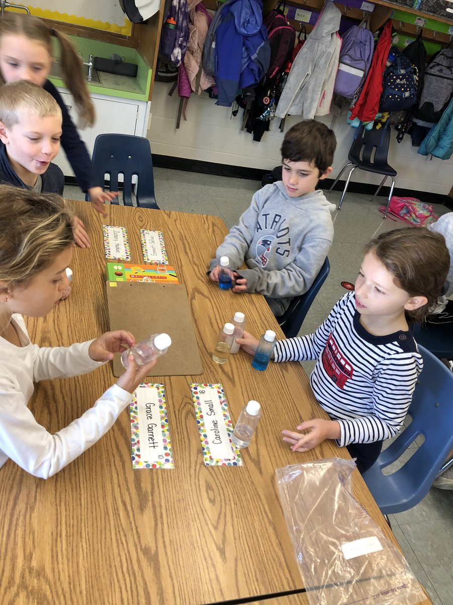 MrsDunn2ndGrade's tweet photo. How are liquids different from each other ? #FOSS #wheelockians https://t.co/j5QucSqcsT