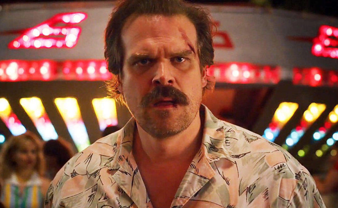 ChicagoCAPS14's tweet photo. In honor of #StrangerThingsDay here are some tips we’ve picked up from Chief Jim Hopper over at Hawkins PD...

-Mornings are for coffee and contemplation ☕️ 🤔 
-Don’t be afraid to show off your dance moves while in uniform 
-Have impeccable style off duty😎

#StrangerThings https://t.co/wPc9nTsY9i