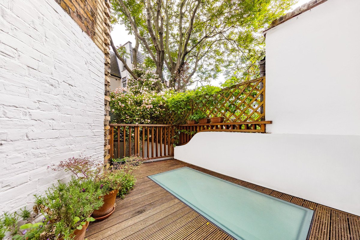 winkworthkenn's tweet photo. #PropertyOfTheWeek
3 Bed #DoubleFronted Period House
Gladstone Street #SE1
2 Bathrooms
2 Receptions
#Patio
#RoofTerrace
#ConservationArea
Elephant & Castle Station c. 0.4 miles
Waterloo Station c. 0.8 miles
#PropertyForSale #WinkworthWednesday
https://t.co/0Af7rjJuvU https://t.co/U5Jos14afE