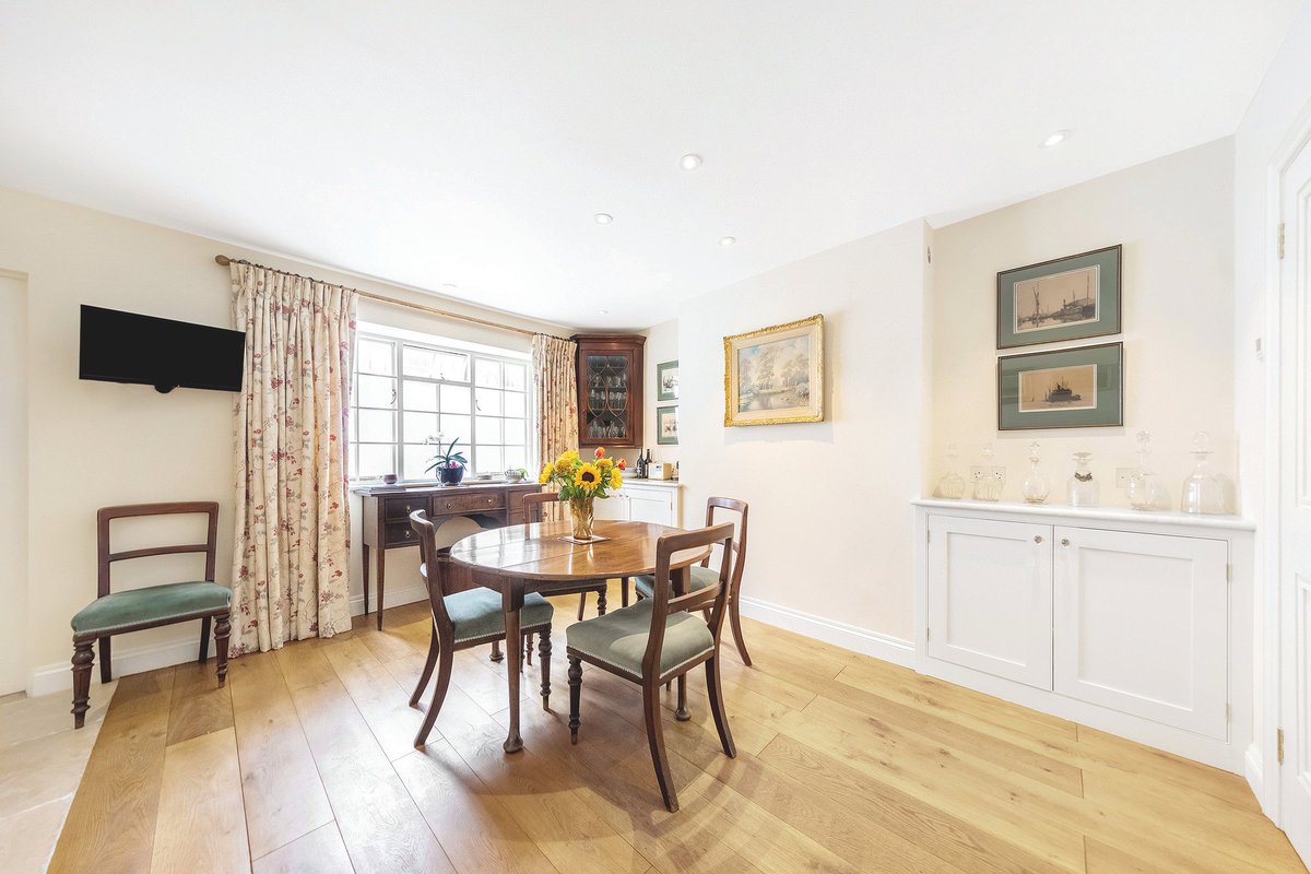 winkworthkenn's tweet photo. #PropertyOfTheWeek
3 Bed #DoubleFronted Period House
Gladstone Street #SE1
2 Bathrooms
2 Receptions
#Patio
#RoofTerrace
#ConservationArea
Elephant & Castle Station c. 0.4 miles
Waterloo Station c. 0.8 miles
#PropertyForSale #WinkworthWednesday
https://t.co/0Af7rjJuvU https://t.co/U5Jos14afE