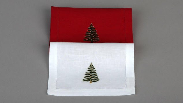 Très #jolies et #élégantes #serviettes de #cocktail "Sapin"de Noël en batiste de #lin délicatement brodées à la main. Sélectionnées par Decofinder  <a href="/NOEL1883_PARIS/">NOËL LINGE DE MAISON</a> decofinder.com/pp17690/Noel.h…