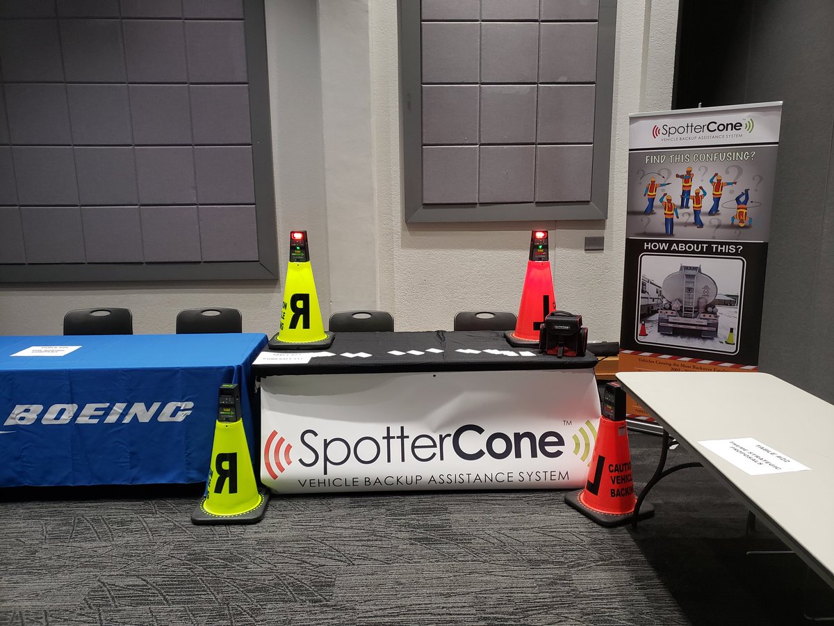 ghstone2's tweet photo. They are next to us. #spottercone #TruckDrivers #trucksafety #safebacking https://t.co/15oHOscksG