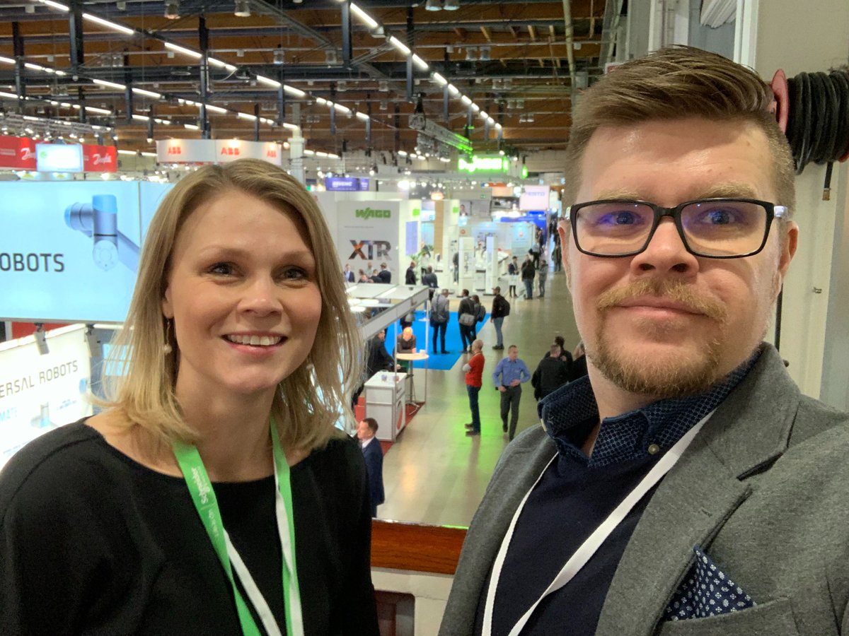 Pienelle yritykselle tulee joskus sellainen olo, että omat työntekijät olisi kiva saada monistettua.. Siksi esittelemme teille virtaalisen Digi-Tenon! 🤖

Ei nyt sentään, kyllä Skillwellin työntekijät on jatkossakin ihan oikeita ihmisiä. Olipa hauska päivä teknologiamessuilla!