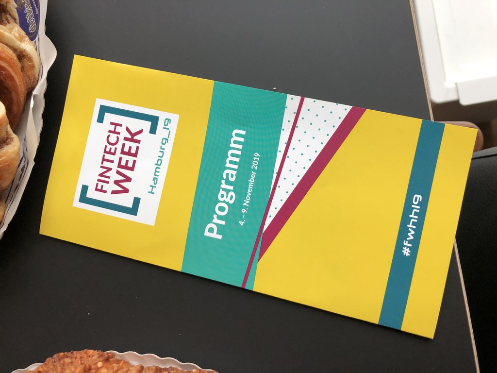 Interesting talks att the Gravning #buildingbridges event at #hamburgfintechweek. Sharpfin is soon up for an elevator pitch.