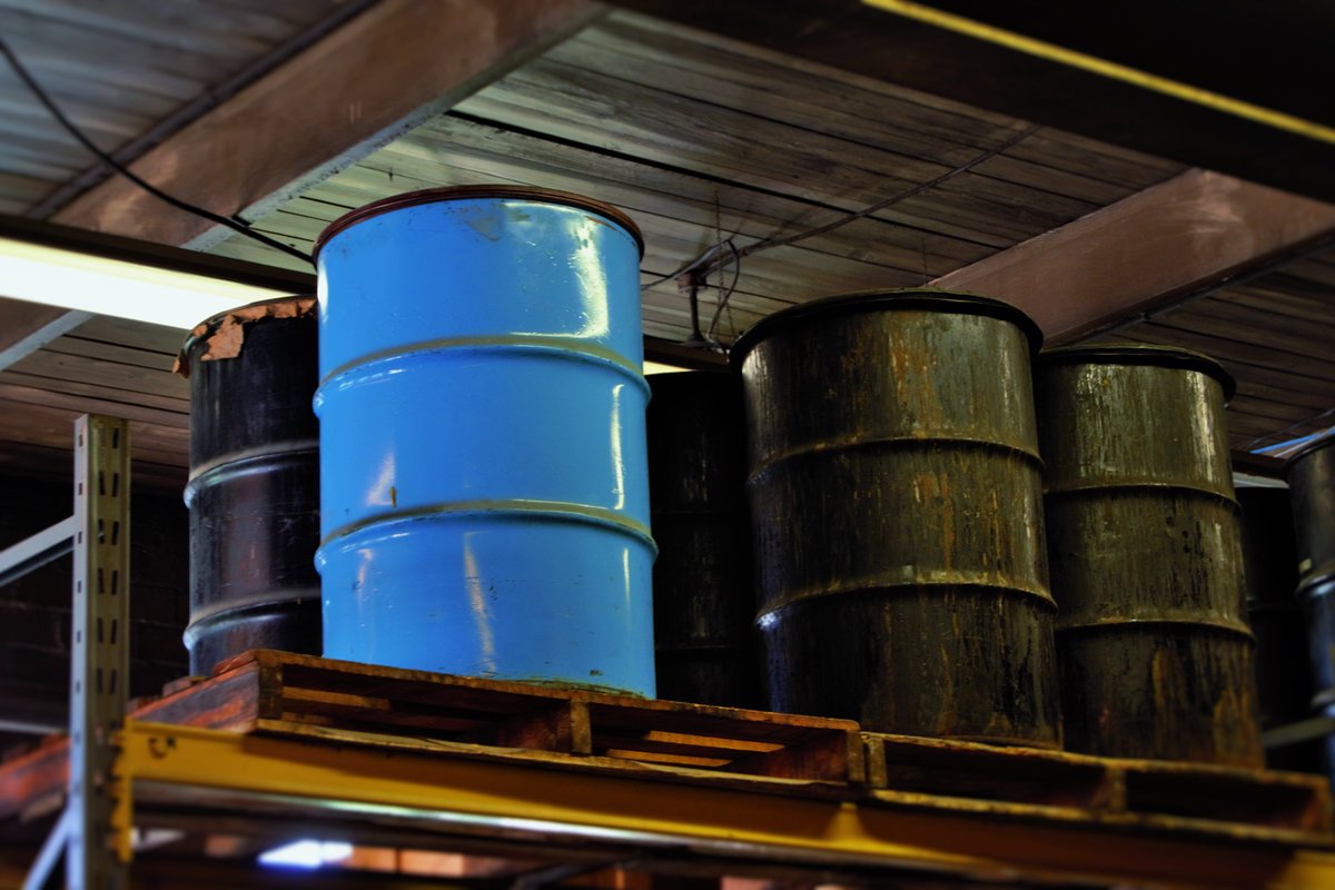 UsPittsburgh's tweet image. Drums and Barrels being loaded on to Pallet Racks! We are ready for business! #USAMADE #Pittsburgh #Manufacturing #Lappingcompound #Abrasives #everyday