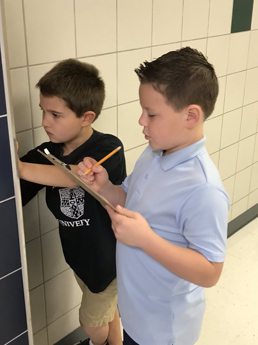 CroyCourt's tweet photo. Collaborating during our force, motion, and energy review. @NES_Braves #ScienceRockstars https://t.co/rX6aW48FyC