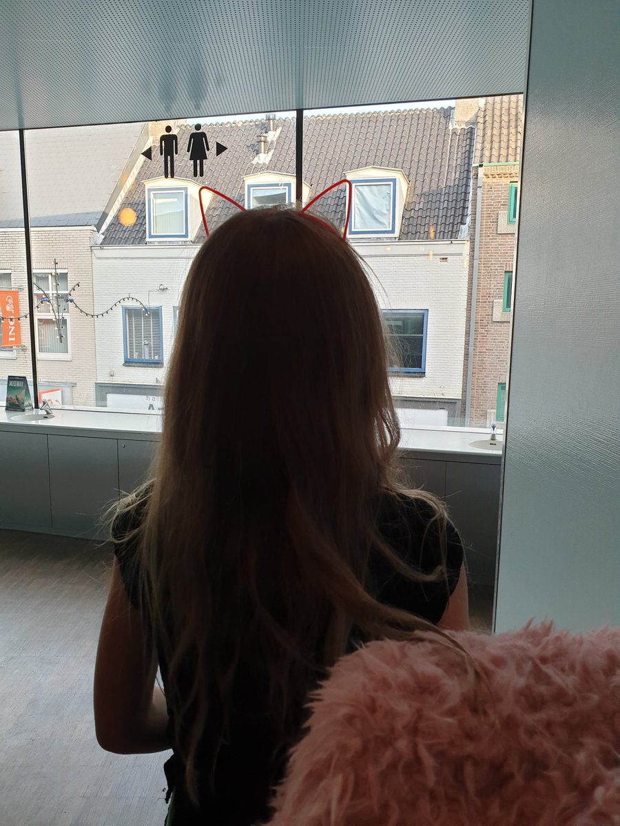 N89df's tweet photo. Filmpje pakken met mn knappe kind 😜

#declubvandelelijkekinderen #bioscoop #fimpje https://t.co/UBtC8ketag