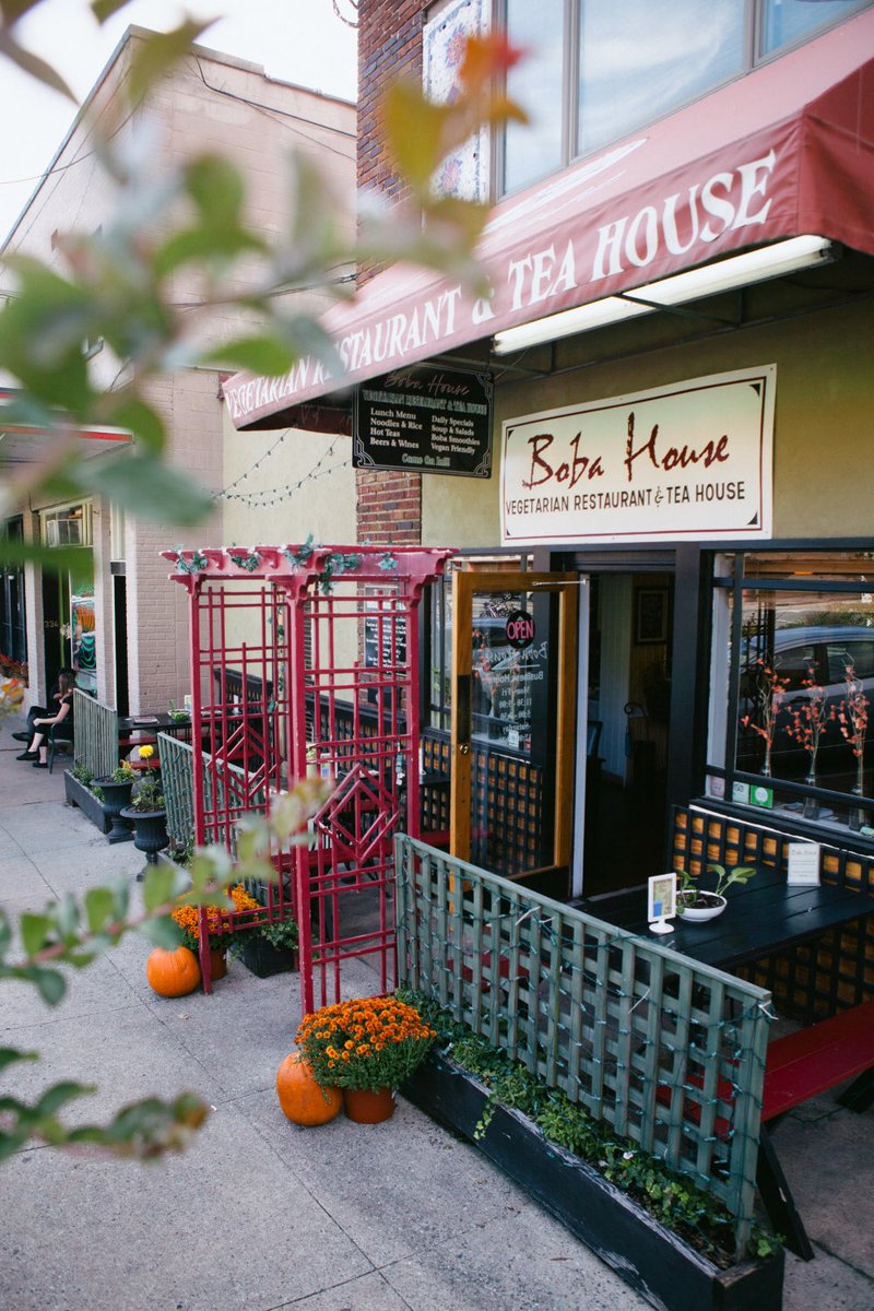 Ethnosh's tweet photo. 🍁 Thanksgiving at Boba House 🍁 
We’ve just released tickets for a very special NoshUp at the legendary Tate Street staple 🇹🇭 Boba House 🇻🇳 Featuring live music from Banjo Earth 🎵 and a special Thanksgiving inspired menu!
Get your tickets here 👉🏽 
https://t.co/i0yxJ0WPMt https://t.co/TMUeZbpGSU