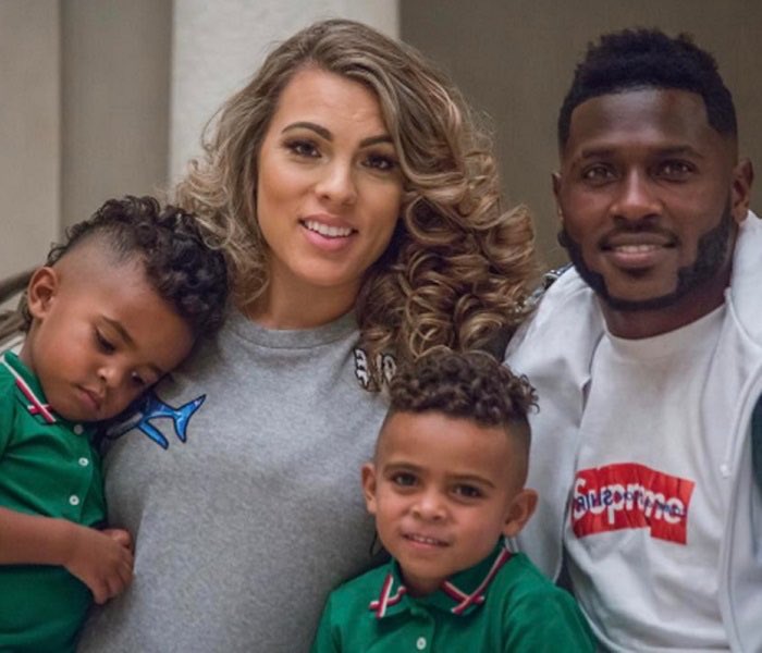 Antonio Brown & Girlfriend Chelsie Kyriss. 2 kids 