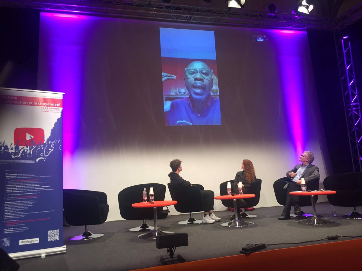 RsInfocom's tweet image. Lundi, le DUT Infocom était à la conférence sur « Youtube : l’information et la citoyenneté » pour le forum mondial de la démocratie..
Emilien, étudiant du DUT et Youtubeur a pu participer au débat en troisième partie de journée!