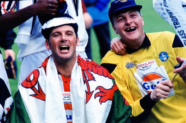 TheSwanPortal's tweet photo. John Cornforth & Roger Freestone, 1994. #AutoglassTrophy #Gulf https://t.co/R0iy4vojKt