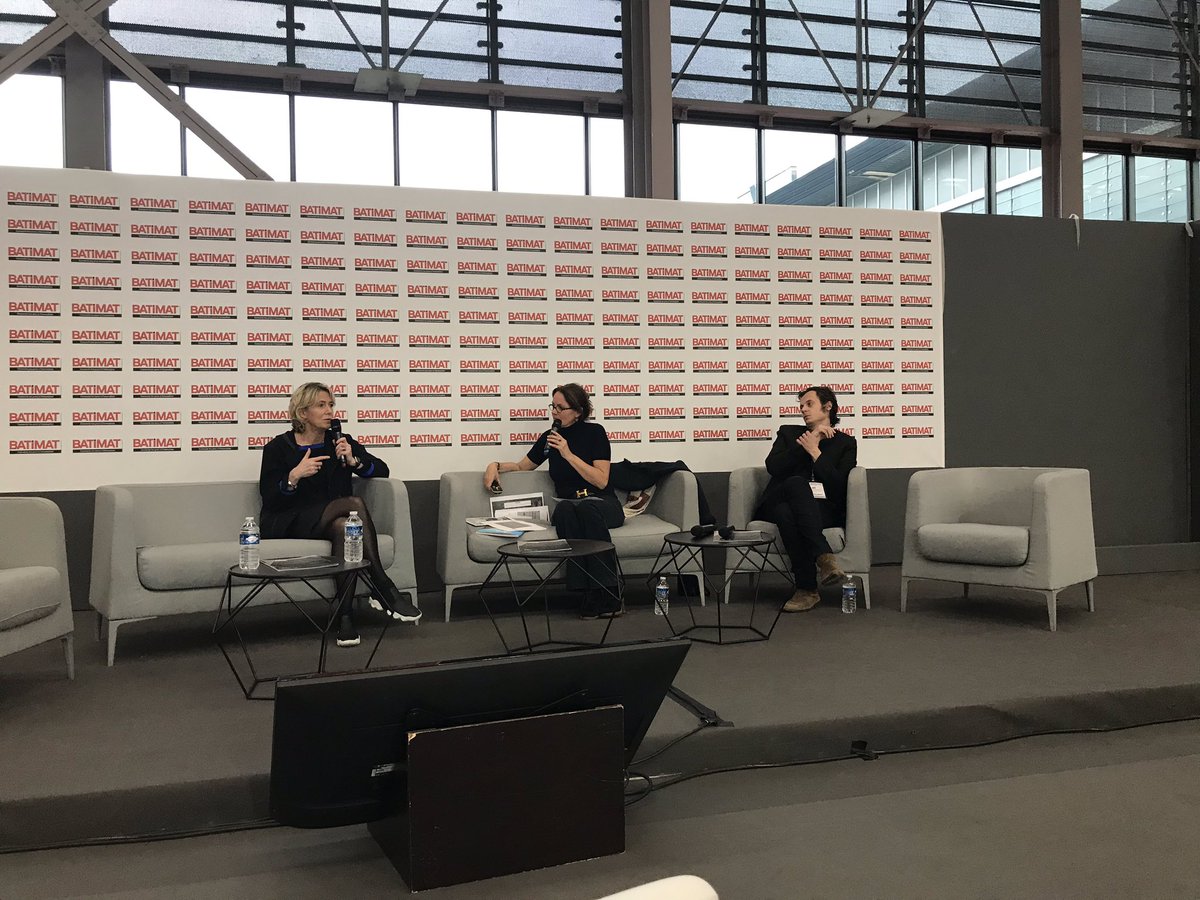 cendrineoff's tweet photo. « Réparer la ville : comment l’architecture peut-elle entrer en résilience ? » #regardssurlarchitecture avec #raphaelbesson #annedemians #live #now @Batimat https://t.co/HPNKFerhwQ