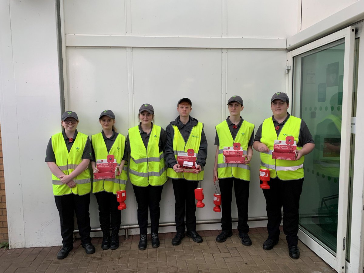 PSOSYouthVol's tweet photo. PSYV Clydebank have been helping the Clydebank Rotary Club with their poppy collection at the weekend. The youths enjoyed engaging with the local community for a very worthwhile cause and look forward to returning this Saturday
#PolScotVol https://t.co/noogsrQJsl
