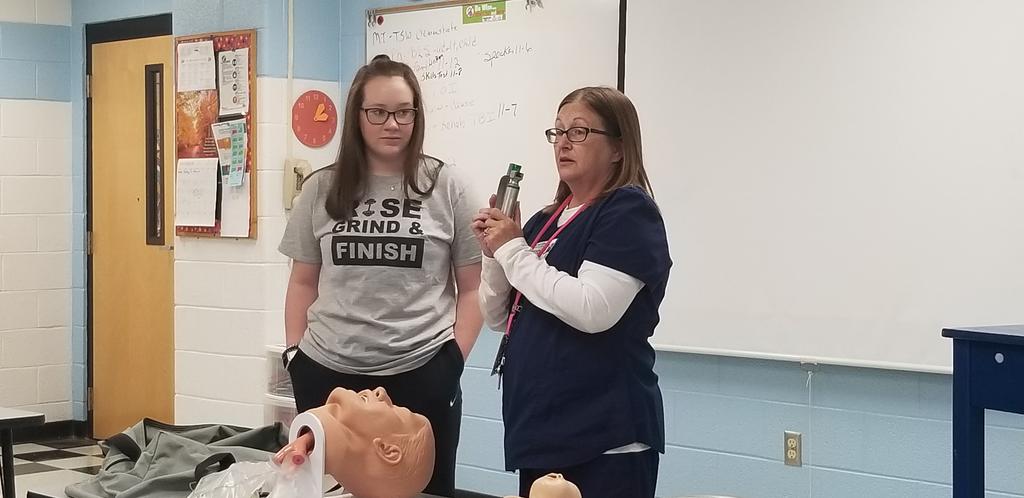 Stout131's tweet photo. Learning about about respiratory therapy #thanksDana#stouthosa https://t.co/NaP30A5lEX