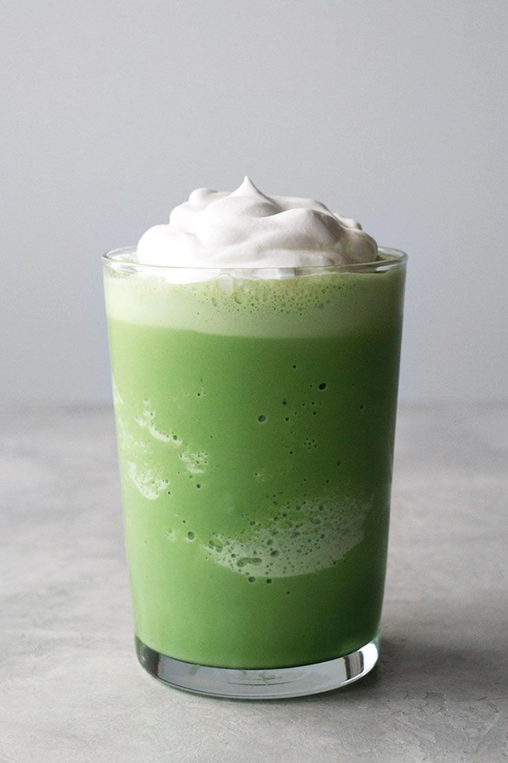Skip the line at the coffee shop and make your own Matcha Frappuccino at home! @OhHowCivilized's recipe is ready in no time!

Get the recipe: thefeedfeed.com/ohhowcivilized…
#feedfeed #matcha #frappuccino #homemade #morningdrinks #humpday #caffeinated #matchatea #yum
