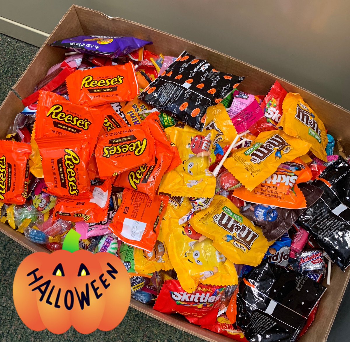 Forts Ferry students are giving back!  We are collecting Candy for the Soldiers.  Students are invited to bring in any leftover Halloween candy. The Soldiers will be very appreciative.