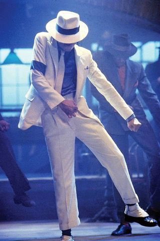 obra maestra Exagerar Discriminatorio Dani Calero on Twitter: "Rosa Díez lleva los zapatos de Michael Jackson en Smooth  Criminal, el traje de MC Hammer y la corbata de Luis Aguilé. Es como un  programa de cachitos