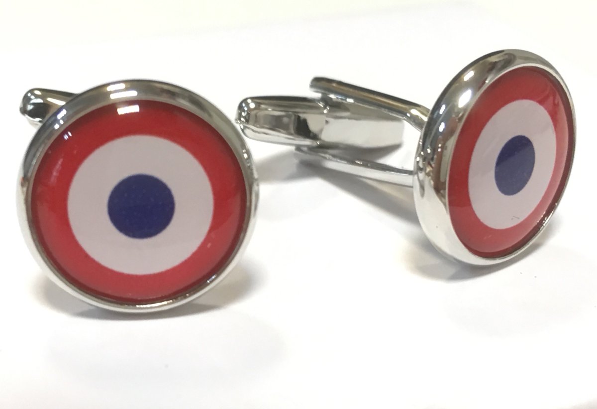 lechicfrancais's tweet photo. A 2 jours du Salon #MIFExpo #MadeInFrance, un petit clin d'oeil Frenchy en manchettes !
Pinard ou #cocarde, nous avons de quoi contenter toutes les #manchettes !
https://t.co/karQtR0LxM
https://t.co/I6PctgnoD2
#Macron #MIF #Fimif #Pinard #Cufflinks https://t.co/cSReNqF6hC