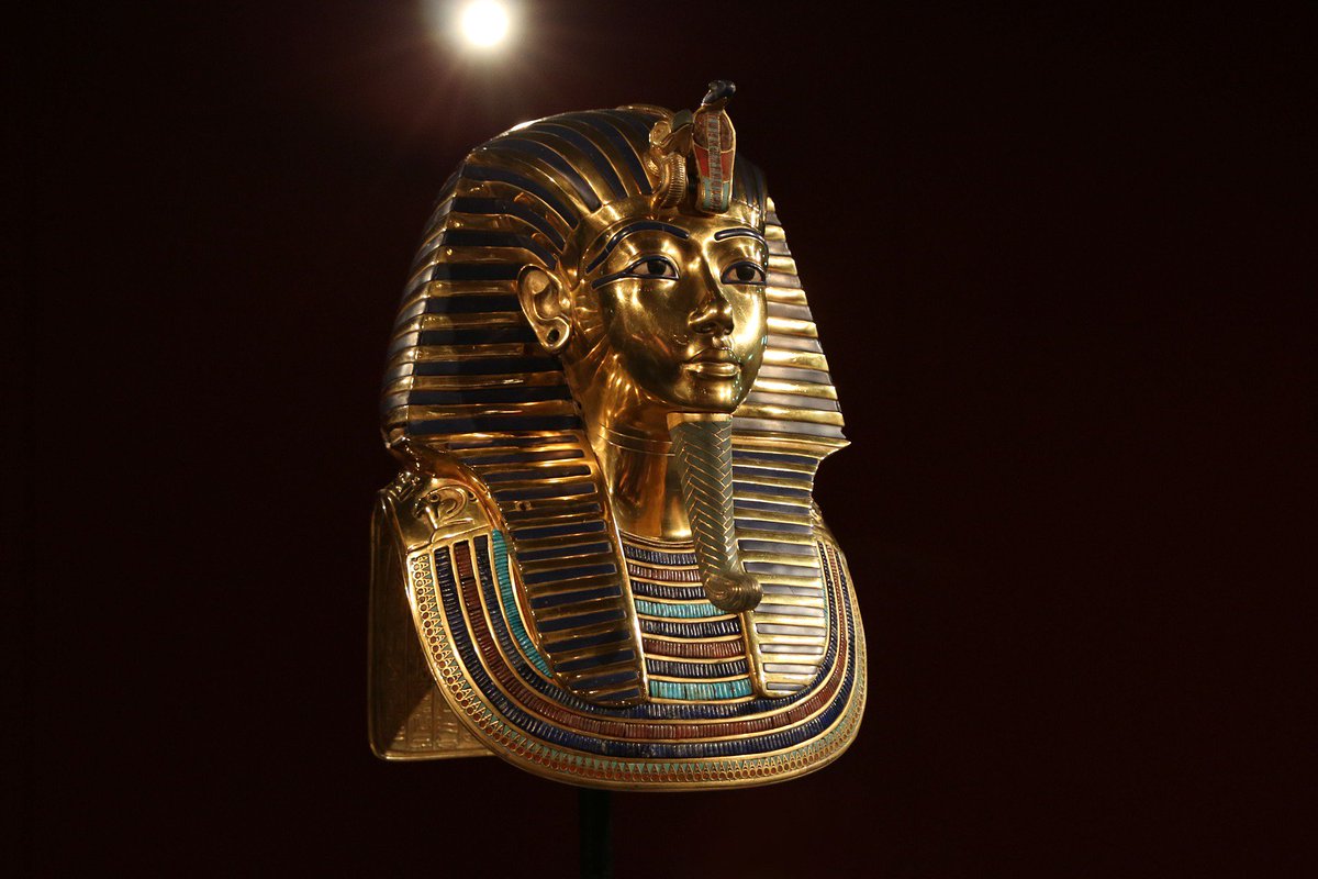 Exclusive exhibitions, 800-year-old British traditions... Our new blog post is out and these are some of the most exciting things to do in London this November, according to our Concierge!

ow.ly/FYTw50x3ztQ