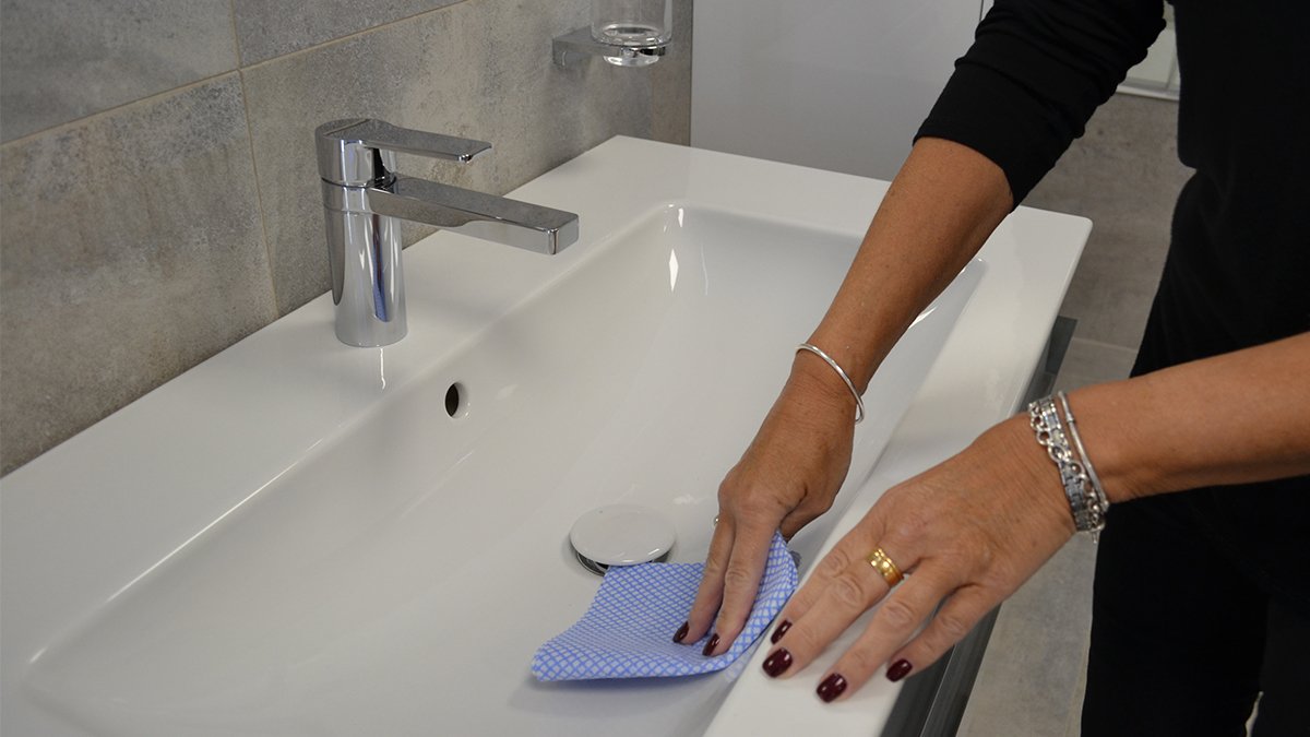 Wouldn't we all like to spend less time #cleaning our #bathroom and keeping it shiny 🧽🛁?! Learn why soft water is good for you, your home and your wallet. warebathrooms.co.uk/news/a/water-s…
