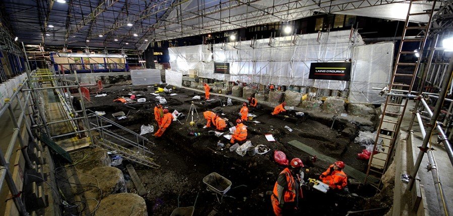 MOLArchaeology's tweet photo. It's so exciting to see the results of our work for #Crossrail providing new avenues for research in modern dentistry! If you’re curious to find out more about the excavation of the New Churchyard, you can read more on the #MOLAblog: https://t.co/0TdnW4bLbL https://t.co/TlqEp7OhKb
