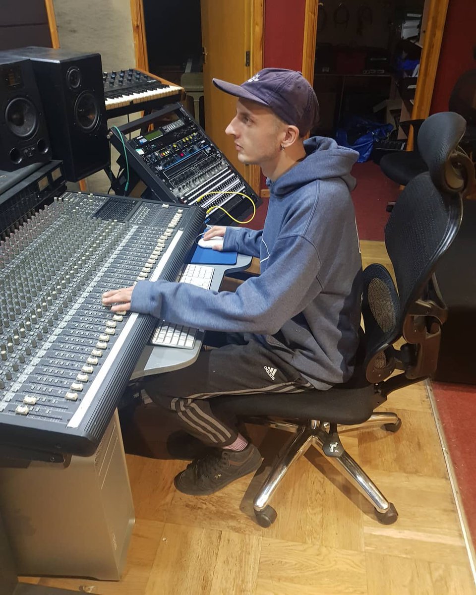 SadaccaS's tweet photo. This is Mike, he's one of the session leaders at our 'This Generation' project on Wednesday evenings... 
I am still unsure what instruments Mike doesn't play. He's a chilled guy down for jamming whatever the session needs. Pop in this evening and give any instrument a go! https://t.co/C0RwhyliQr