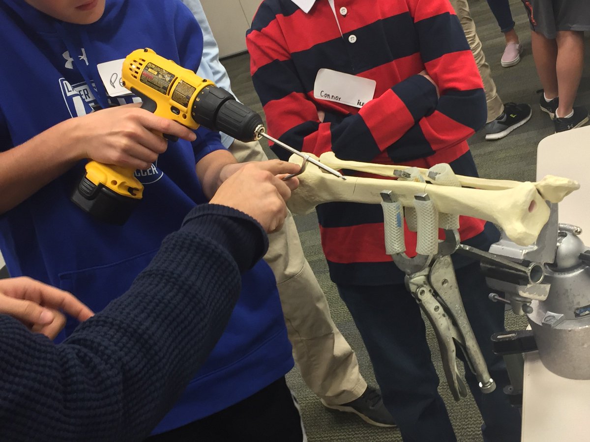 mcgiftedbarons's tweet photo. OMEGA 7th graders are practicing doing a full knee replacement AND watching a real one live today! #reallearning https://t.co/fUQtvO78WW