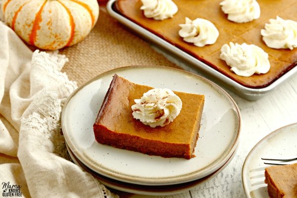 Who is ready for Thanksgiving?🦃I have a NEW recipe for #glutenfree Pumpkin Pie Bars made with an easy <a href="/SCHARglutenfree/">Schar gluten-free</a> Honeygrams crust. Pumpkin pie does not get any easier than this my friends! Get the recipe with a #dairyfree option HERE (AD) mamaknowsglutenfree.com/gluten-free-pu…