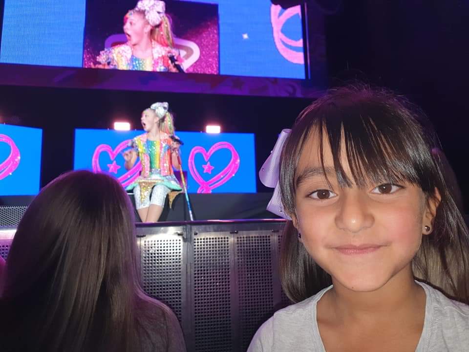 Kiran1983's tweet photo. JoJo Siwa Dream Tour Concert 03/11/2019.  Fun night with my baby girl!! ❤💕 @itsjojosiwa @NickelodeonUK @NickelodeonTV @BellesMusic @TheO2 #Jojosiwa #jojodreamtour #jojosiwathedreamtour https://t.co/PiUEhEMos0