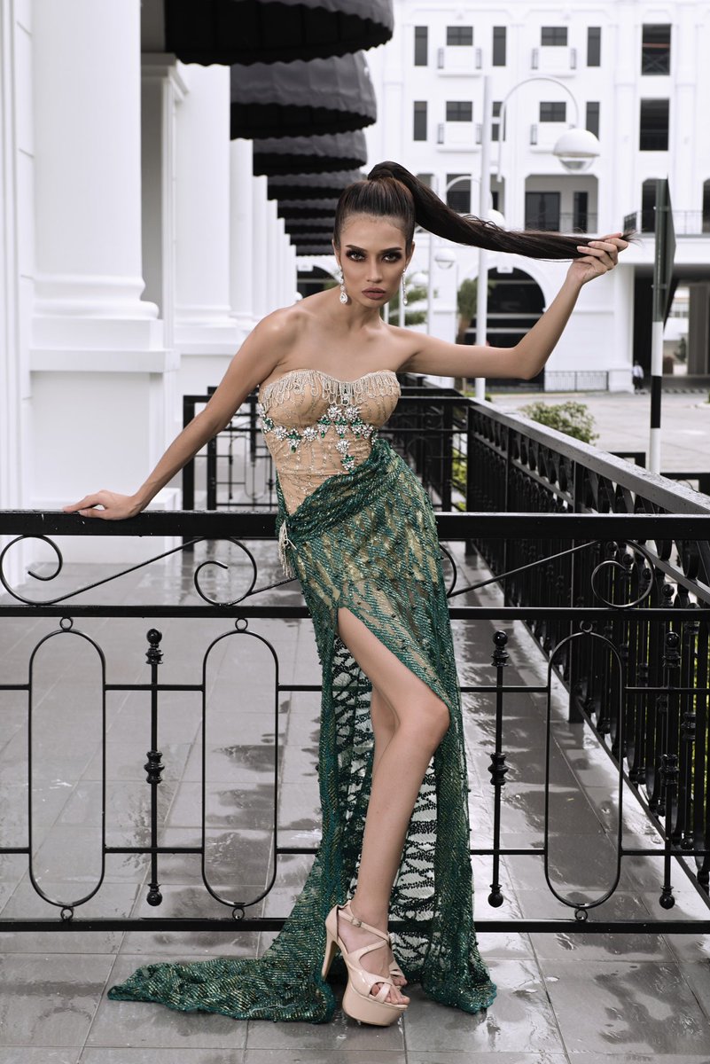 LewiskyAnderson's tweet photo. Beauty Shoot by @arazzsrazzswill
Make Up Artis @zumibridaleksklusif
Designer by @shashadevitoempire
Hairdo by @akin_asia.no1_flyingcuts
Management by @trainedbynizamjalil
#eurasian #jbmodel #sgmodel #klmodel #beauty #slay #makeup #dress #photography #beautyshoot #photographer https://t.co/owuUfRLcXa
