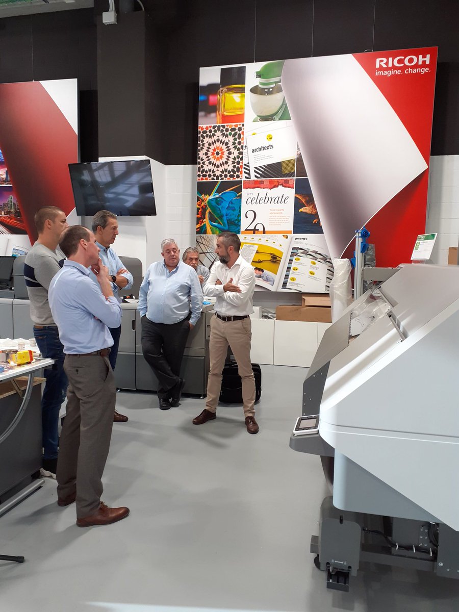 SanProfessional's tweet photo. Wawwww la nova RICOH Pro5160 és super espectaculaaar! 
Avui l'equip de O.A hem vingut al Customer Experience Center a descobrir el nou equip de làtex!!  @ricohspain https://t.co/EqV3BnOXhg