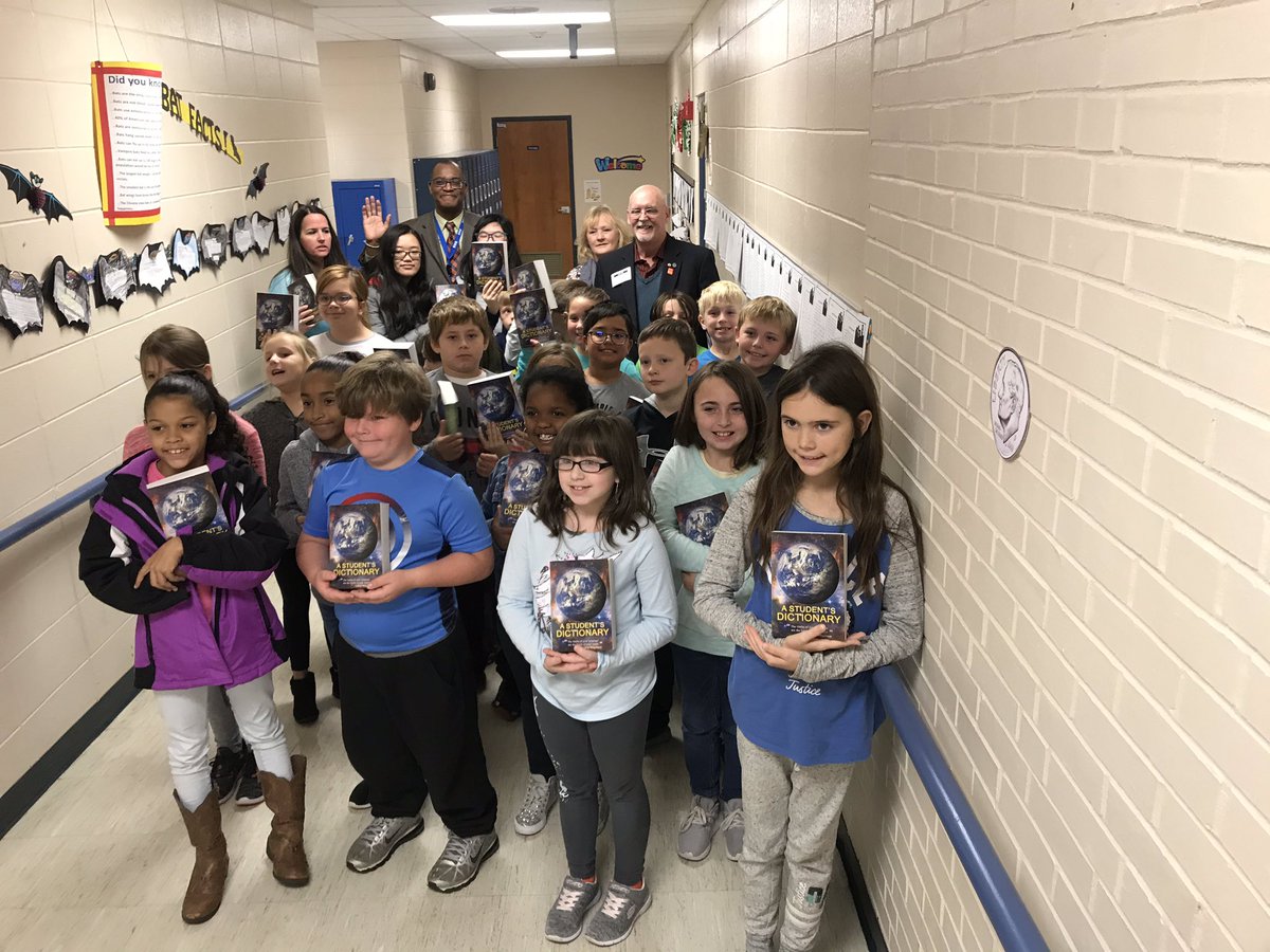 ShawndellSolom1's tweet photo. What a great morning at Hartly Elementary delivering dictionaries to all the third graders. Great job Interact Club. https://t.co/AfvyDYghce