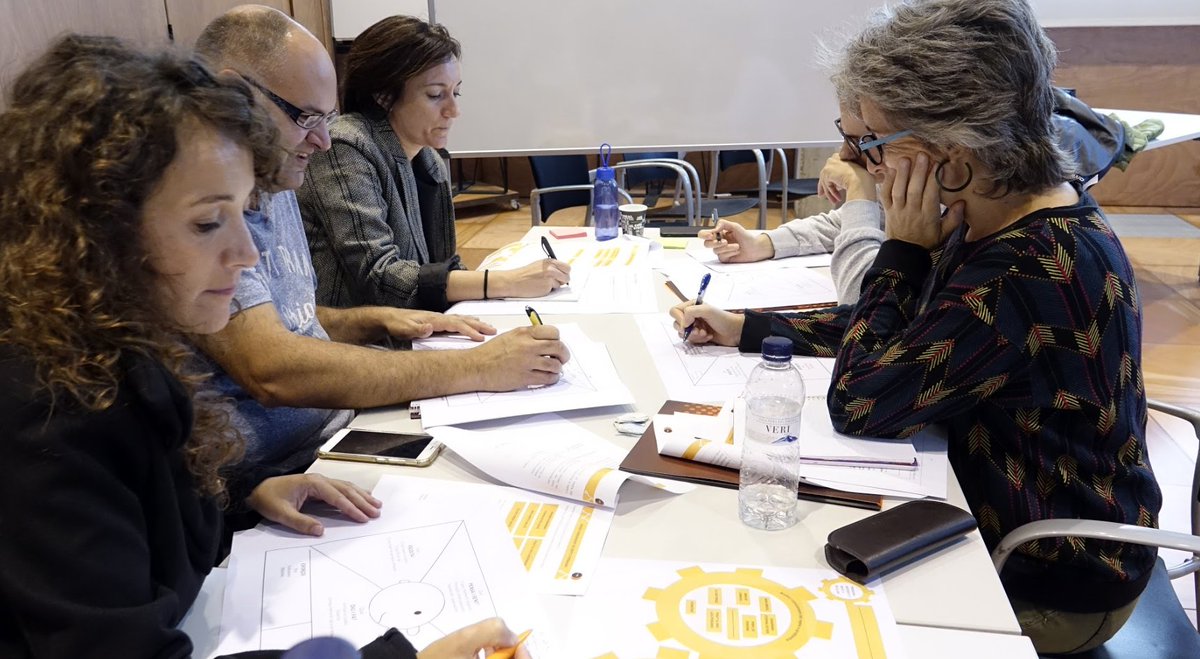 citilab's tweet photo. En marxa el Taller de Creativitat 2.0 al Citilab!💡
En aquesta primera sessió del #CreativiLab, s'ha tractat la teoria de la #creativitat i s'ha treballat de manera col·laborativa la generació i selecció d'#idees per resoldre un #repte 💭
Demà més! 🔜 https://t.co/vUmhJLzEwR