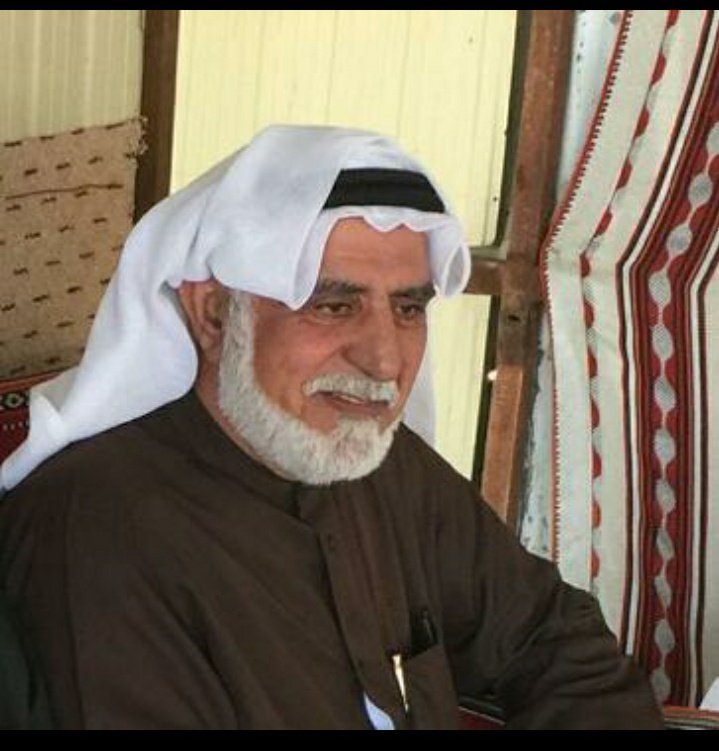 alkamali's tweet photo. وصلني هذا الإهداء الجميل من العم الجميل الغالي على قلوبنا العقيد م./ عبدالقادر الغزالي (بوخالد) وهو عبارة عن كتاب سيرة ذاتية بعنوان (حتى لاتنسوني).
ونقول الطيب لايمكن أن ينسى .والحبيب لاينسى من يحب. أسأل الله لك البركة والصحة.
@R_alghazali @saleh_mp @alghazali_a  @MrAlghazali https://t.co/UiO0K48FCS
