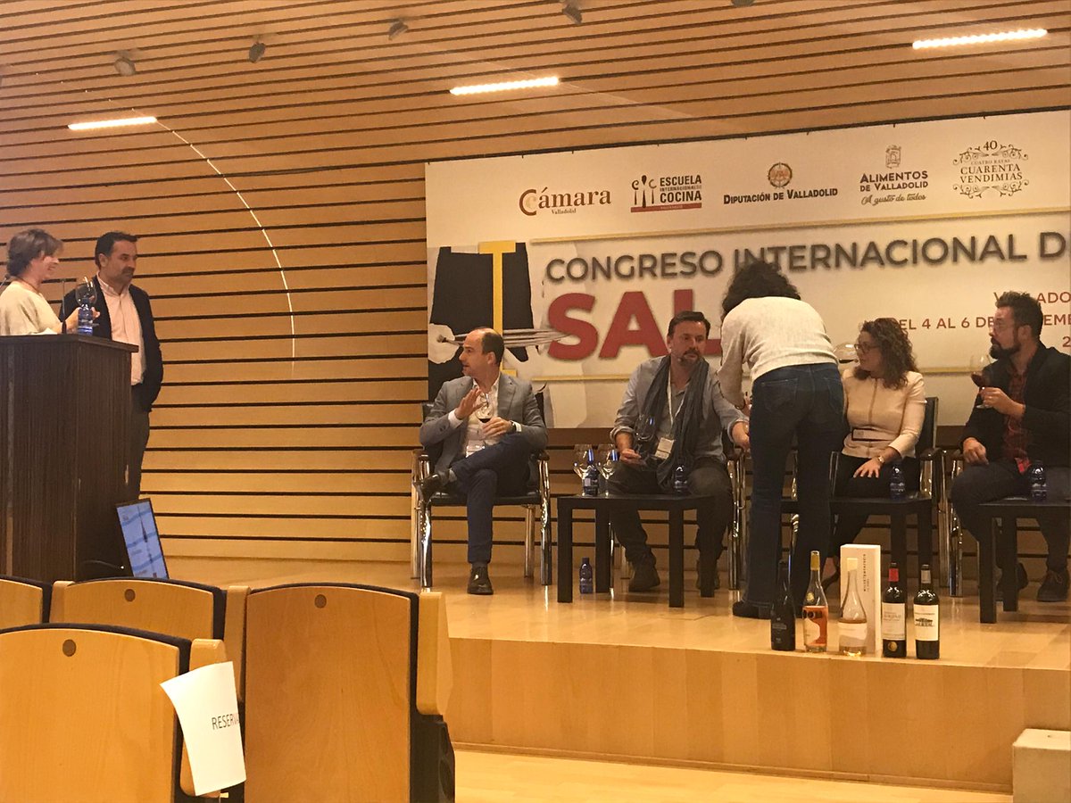 Nuestra enóloga, Belén Sanz Cid, ha dirigido hoy una cata en el <a href="/congreso_sala/">I Congreso Internacional de Sala</a> en la que los cuatro <a href="/mastersofwine/">Masters of Wine</a> han coincidido sobre el equilibrio y la grandeza de los vinos de #DehesadelosCanónigos 🍷

Es un orgullo y un placer escucharles hablar de ellos 😊